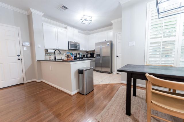 8518 Cahill DR 19, Austin, TX 78729