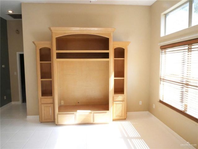 8107 N 27th Lane, Mcallen, TX 78504