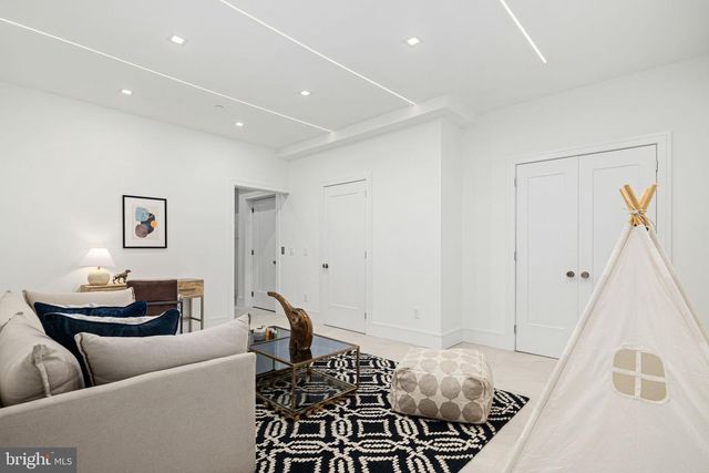 1110 CYPRESS ST, Philadelphia, PA 19107