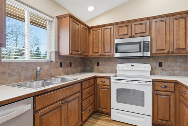 1204 E 6th St, Deer Park, WA 99006