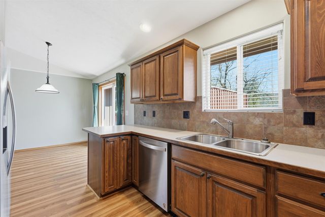 1204 E 6th St, Deer Park, WA 99006