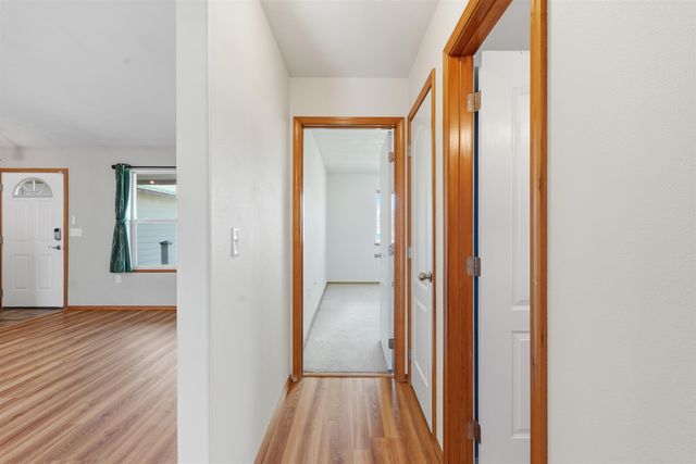 1204 E 6th St, Deer Park, WA 99006