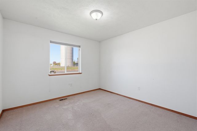 1204 E 6th St, Deer Park, WA 99006