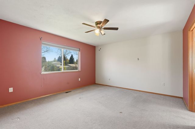 1204 E 6th St, Deer Park, WA 99006