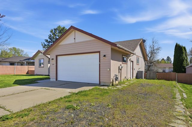 1204 E 6th St, Deer Park, WA 99006