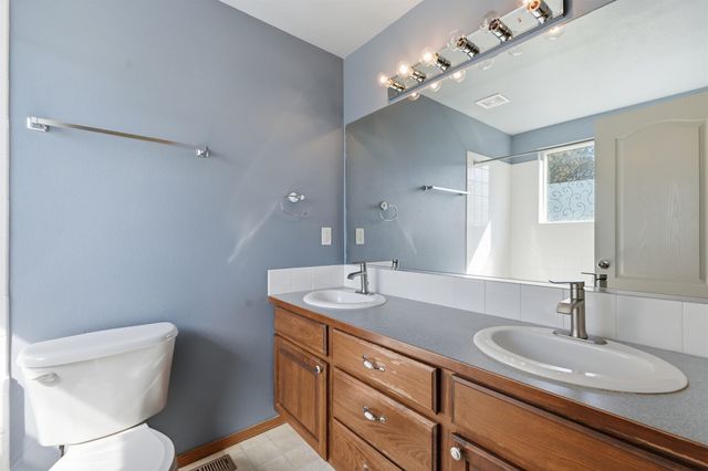 1204 E 6th St, Deer Park, WA 99006