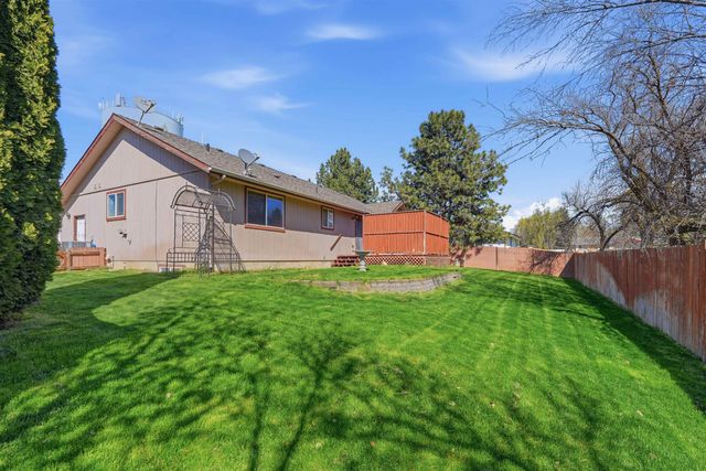 1204 E 6th St, Deer Park, WA 99006