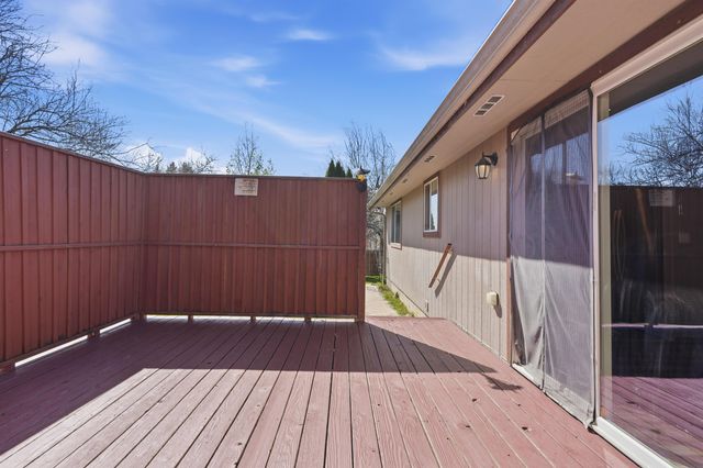1204 E 6th St, Deer Park, WA 99006