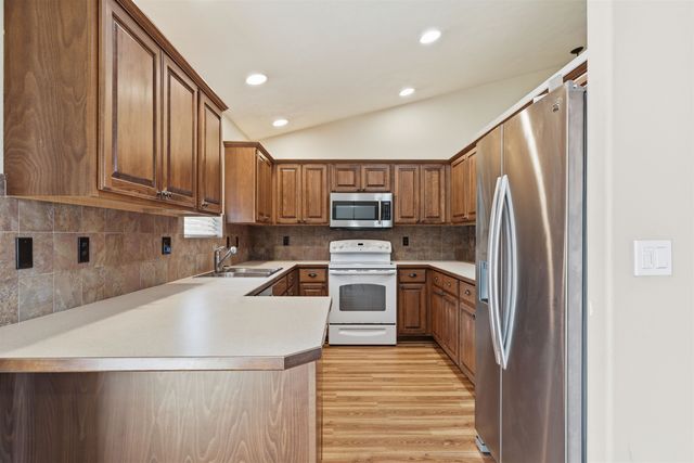 1204 E 6th St, Deer Park, WA 99006