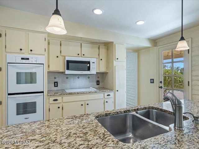 3401 N Calle De Beso, Tucson, AZ 85750
