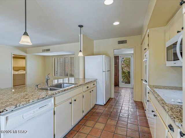 3401 N Calle De Beso, Tucson, AZ 85750