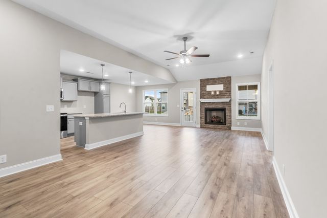 1430 Dan Brown Dr, Clarksville, TN 37042