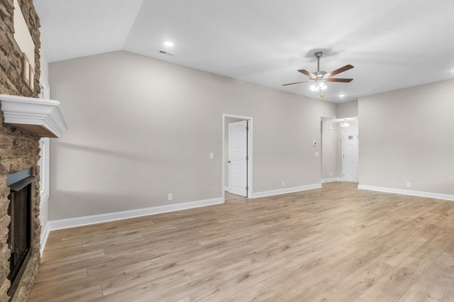 1430 Dan Brown Dr, Clarksville, TN 37042