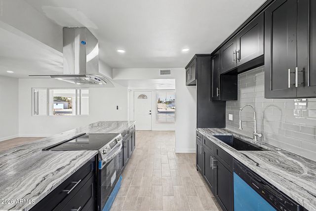 839 S SARANAC Avenue, Mesa, AZ 85208