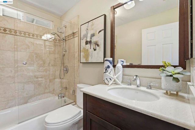 3711 Kamp Dr, Pleasanton, CA 94588