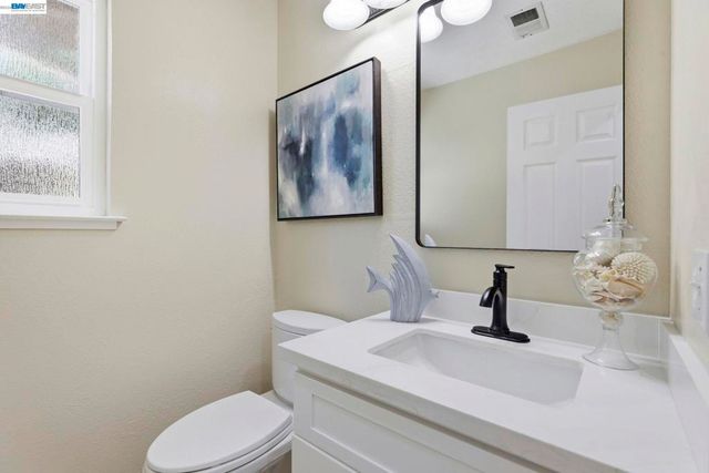 3711 Kamp Dr, Pleasanton, CA 94588