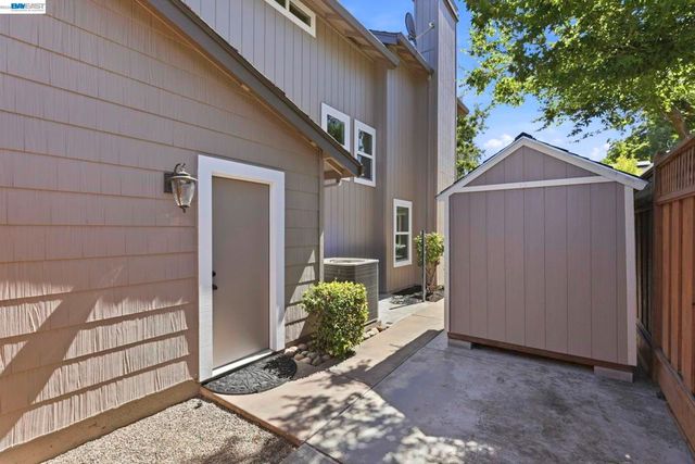 3711 Kamp Dr, Pleasanton, CA 94588