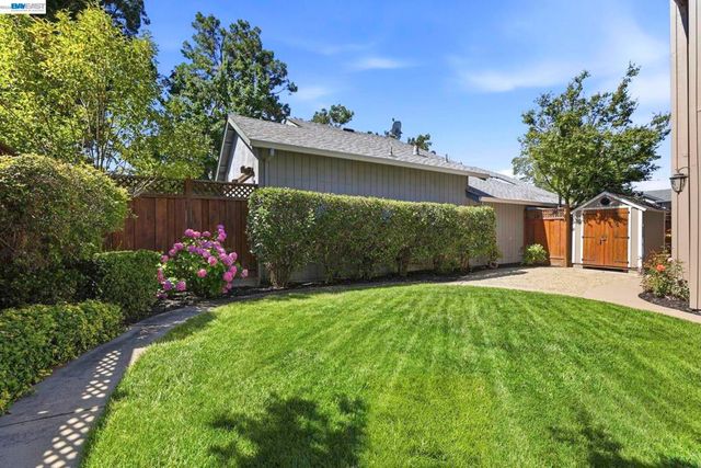 3711 Kamp Dr, Pleasanton, CA 94588