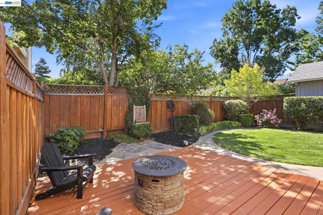 3711 Kamp Dr, Pleasanton, CA 94588