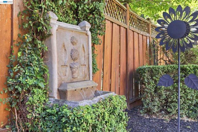3711 Kamp Dr, Pleasanton, CA 94588