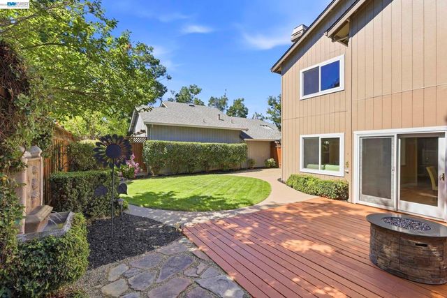 3711 Kamp Dr, Pleasanton, CA 94588