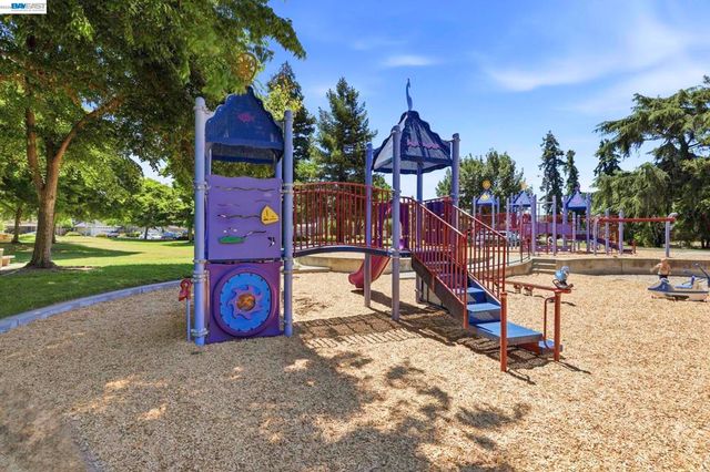 3711 Kamp Dr, Pleasanton, CA 94588