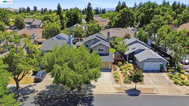 3711 Kamp Dr, Pleasanton, CA 94588