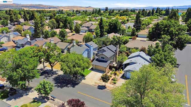 3711 Kamp Dr, Pleasanton, CA 94588