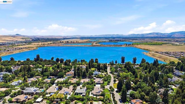 3711 Kamp Dr, Pleasanton, CA 94588