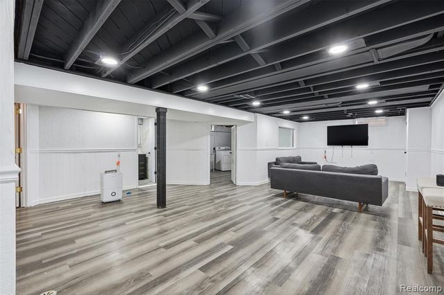 33060 Cherry Hill Road, Garden City, MI 48135