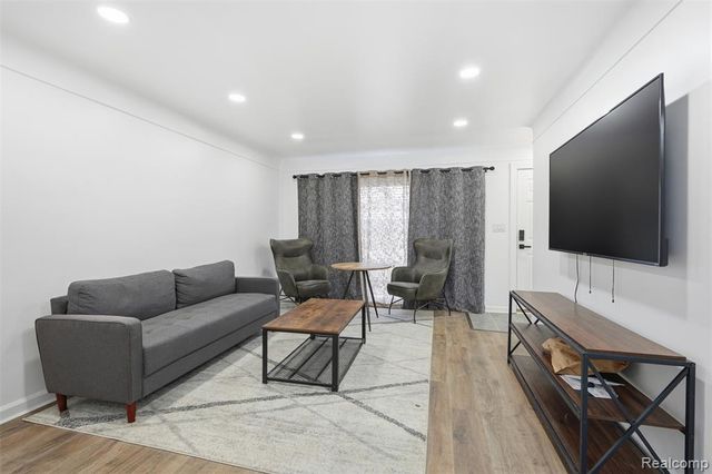 33060 Cherry Hill Road, Garden City, MI 48135