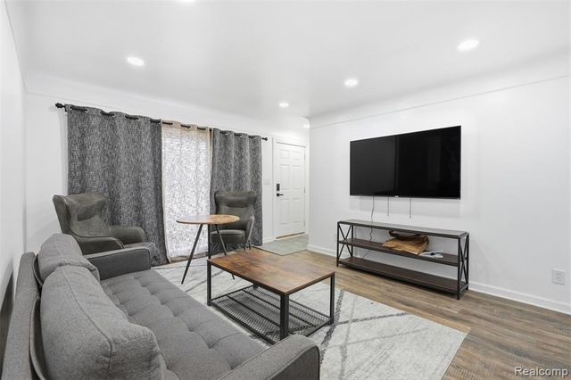 33060 Cherry Hill Road, Garden City, MI 48135