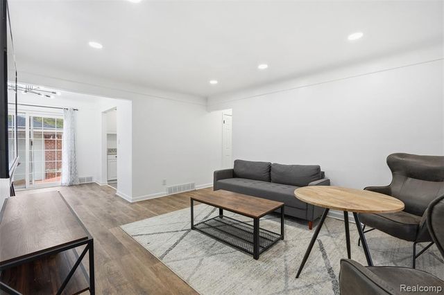 33060 Cherry Hill Road, Garden City, MI 48135