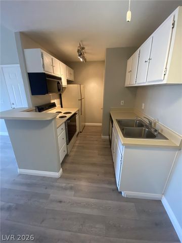 5271 Lindell Road 202, Las Vegas, NV 89118