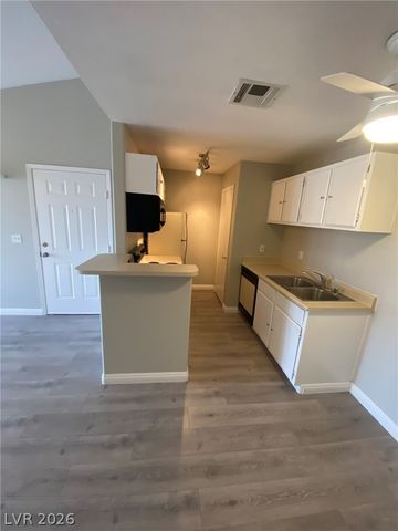 5271 Lindell Road 202, Las Vegas, NV 89118