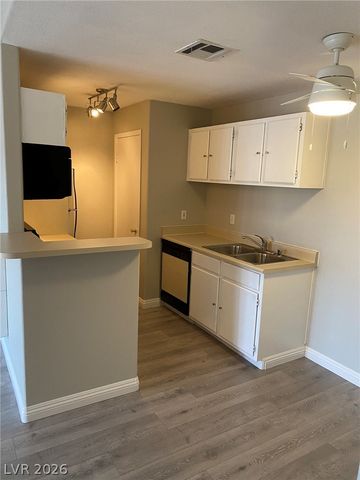 5271 Lindell Road 202, Las Vegas, NV 89118