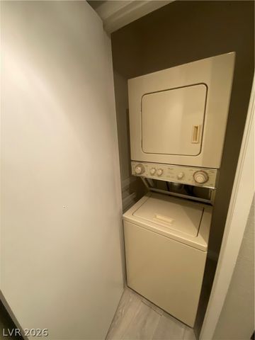 5271 Lindell Road 202, Las Vegas, NV 89118