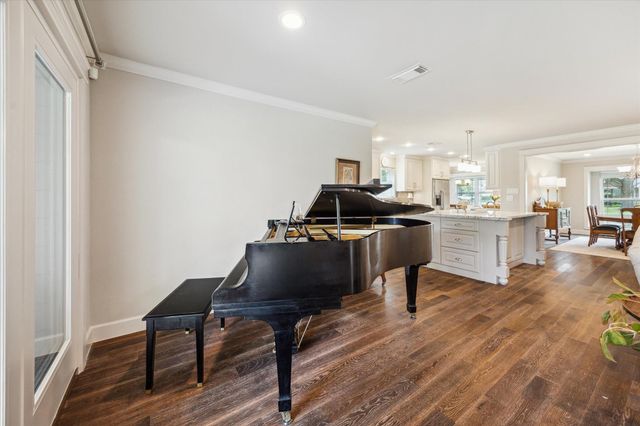 2702 Manila Lane, Houston, TX 77043