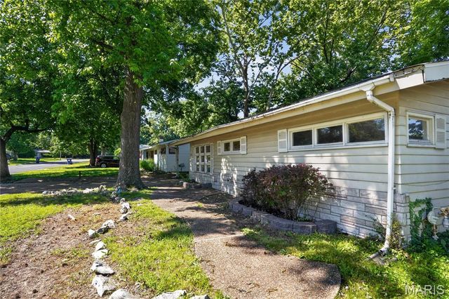 16 Brightwell Court, St Louis, MO 63031