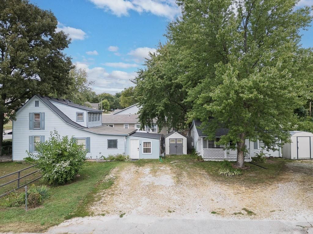 8375 Wyandotte Street, De Soto, KS 66018