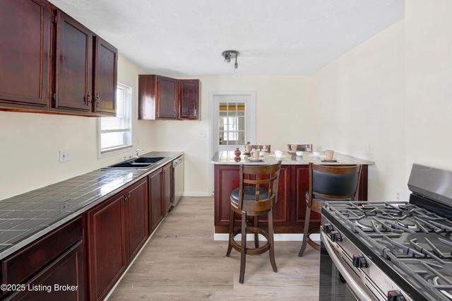 369 N 41st St, Louisville, KY 40212