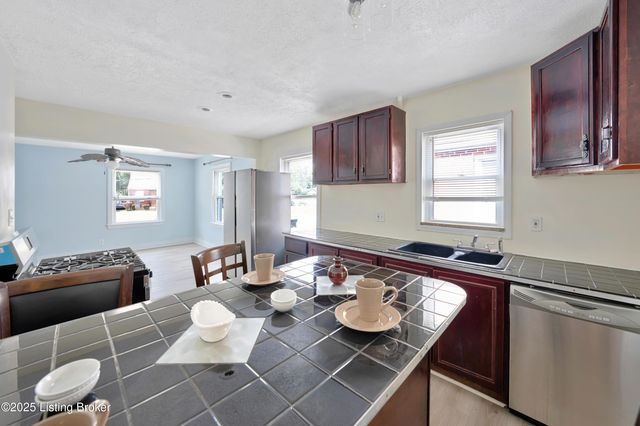 369 N 41st St, Louisville, KY 40212