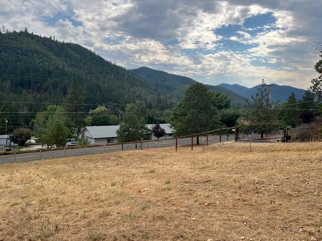 50 Tenney Drive, Rogue River, OR 97537