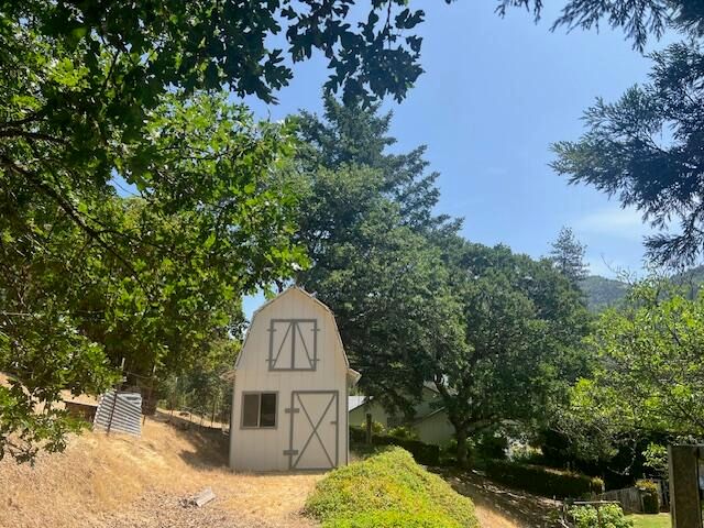 50 Tenney Drive, Rogue River, OR 97537