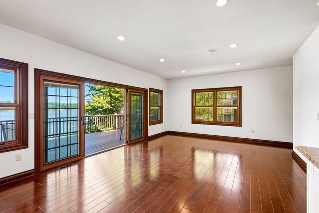 2125 N Peninsula ROAD, Oconomowoc, WI 53066