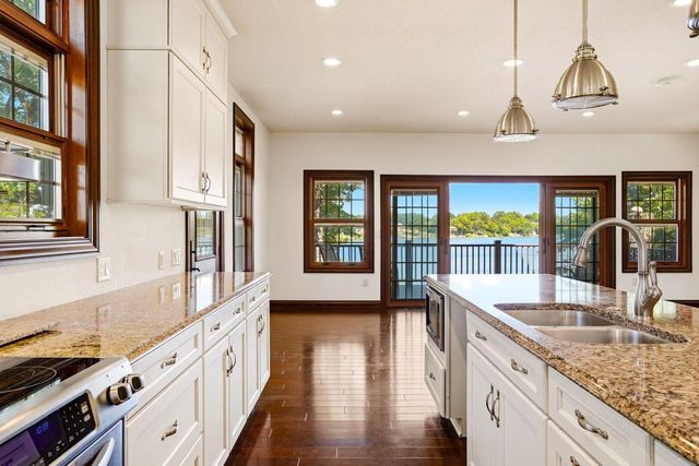 2125 N Peninsula ROAD, Oconomowoc, WI 53066