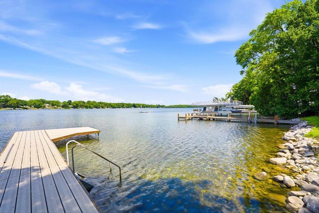 2125 N Peninsula ROAD, Oconomowoc, WI 53066