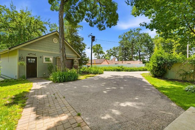 2125 N Peninsula ROAD, Oconomowoc, WI 53066