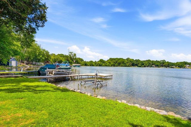 2125 N Peninsula ROAD, Oconomowoc, WI 53066
