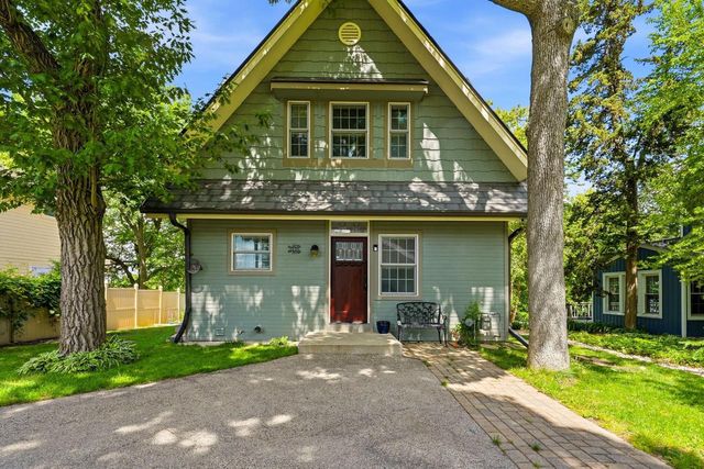 2125 N Peninsula ROAD, Oconomowoc, WI 53066